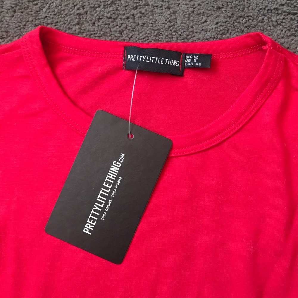 PrettyLittleThing Basic Roll Sleeve Crop T-Shirt - Picture 4 of 9